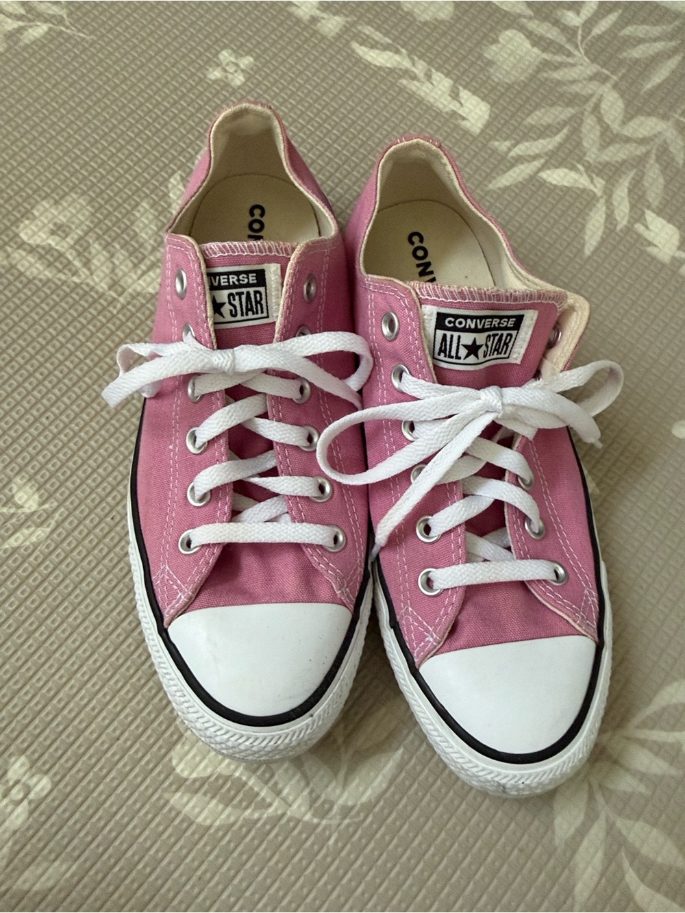Converse Low Top Sneakers in Light Pink and White Women's Size 10 Men's Size 8